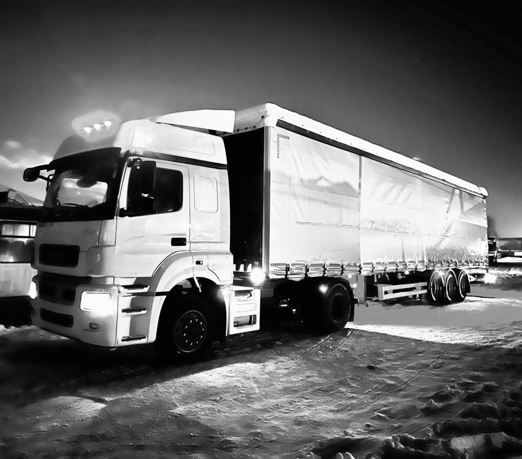 КамАЗ 5490 NEO2  с шторно-бортовым полуприцепом